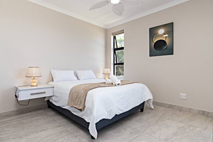 Shanthi Apartment 5 Main Bedroom